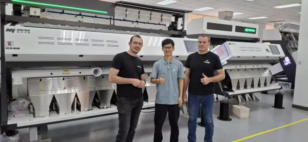 Специалисты «Руспром Meyer» осваивают передовые технологии сортировки на фотосепараторах